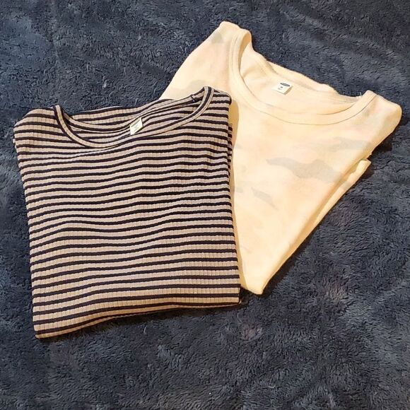 2 Old Navy Ladies Long Sleeve Tees XS - Picture 2 of 8